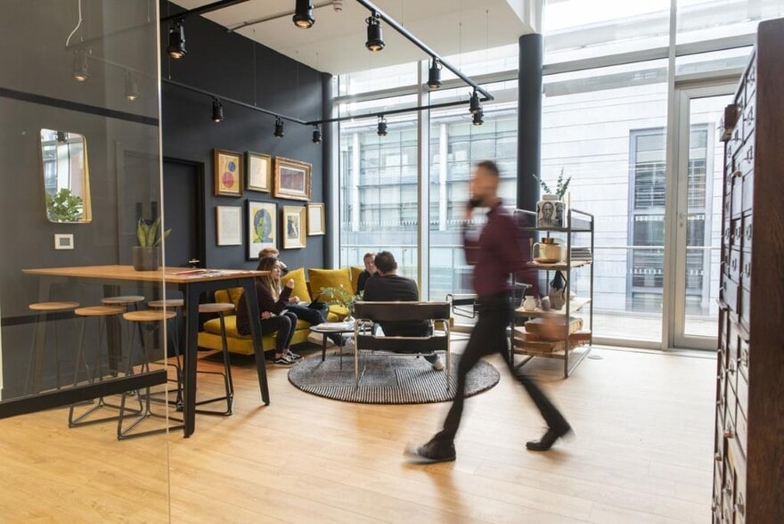 2 Hardman Blvd, Manchester for lease - Building Photo - Image 3 of 28