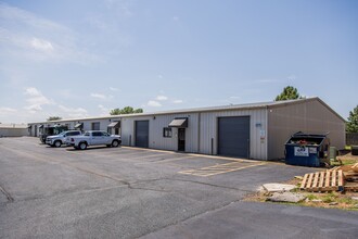 2380 Worth Ln, Springdale, AR for lease Building Photo- Image 1 of 1