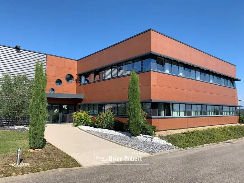 Office in Pommiers for lease - Building Photo - Image 1 of 23