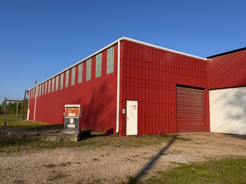 400 Davis Street, Bushnell, IL for sale - Building Photo - Image 2 of 21