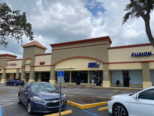 2398 Commercial Way, Spring Hill, FL for lease - Building Photo - Image 1 of 4