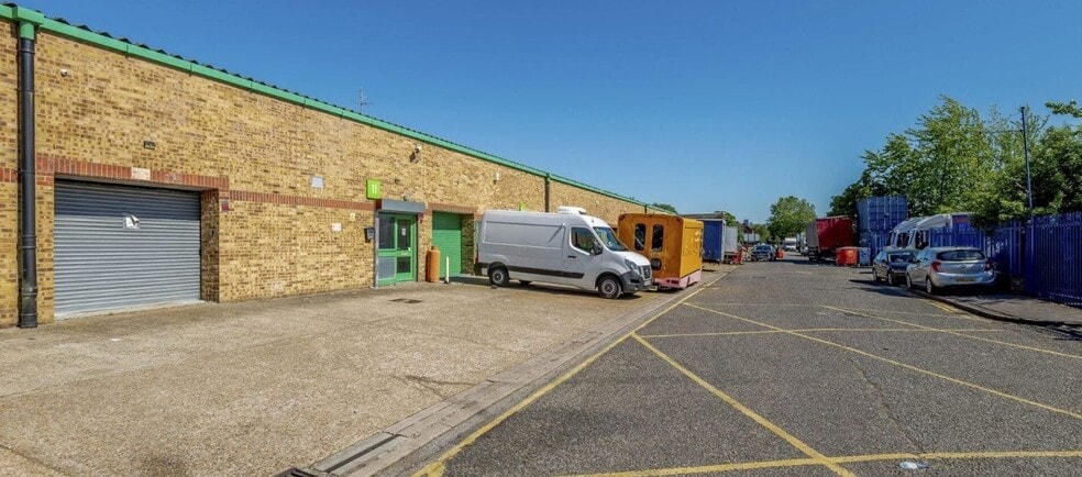 Lea Bridge Rd, London for lease - Building Photo - Image 3 of 3