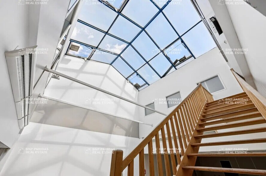 Flex in Villiers-sur-Marne for sale - Building Photo - Image 3 of 13