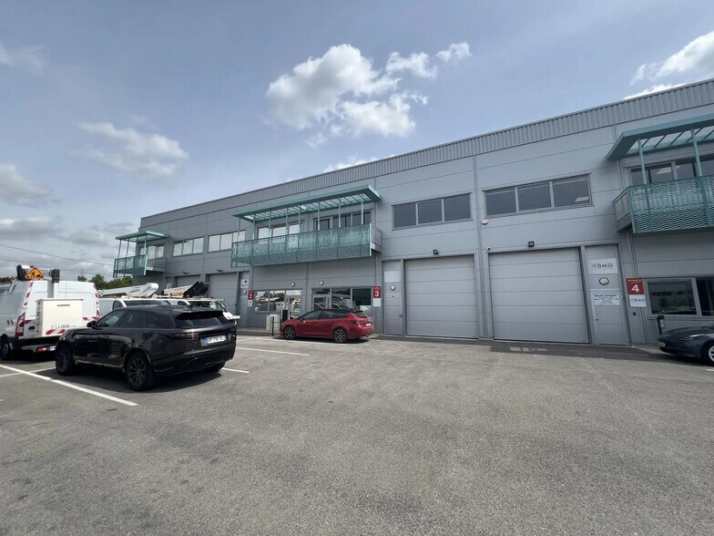 Flex in FRÉPILLON for lease - Building Photo - Image 2 of 10