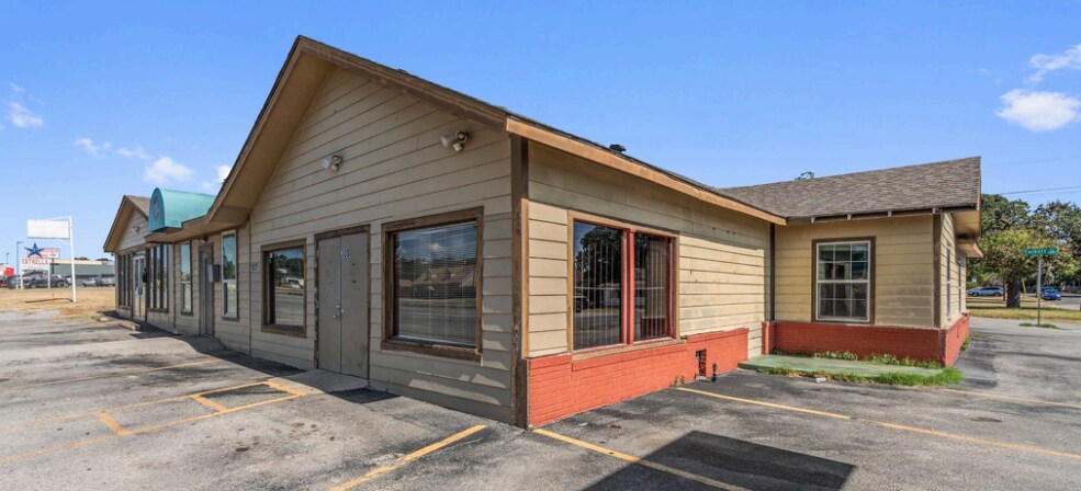 5825 E Lancaster Ave, Fort Worth, TX for lease Building Photo- Image 1 of 10