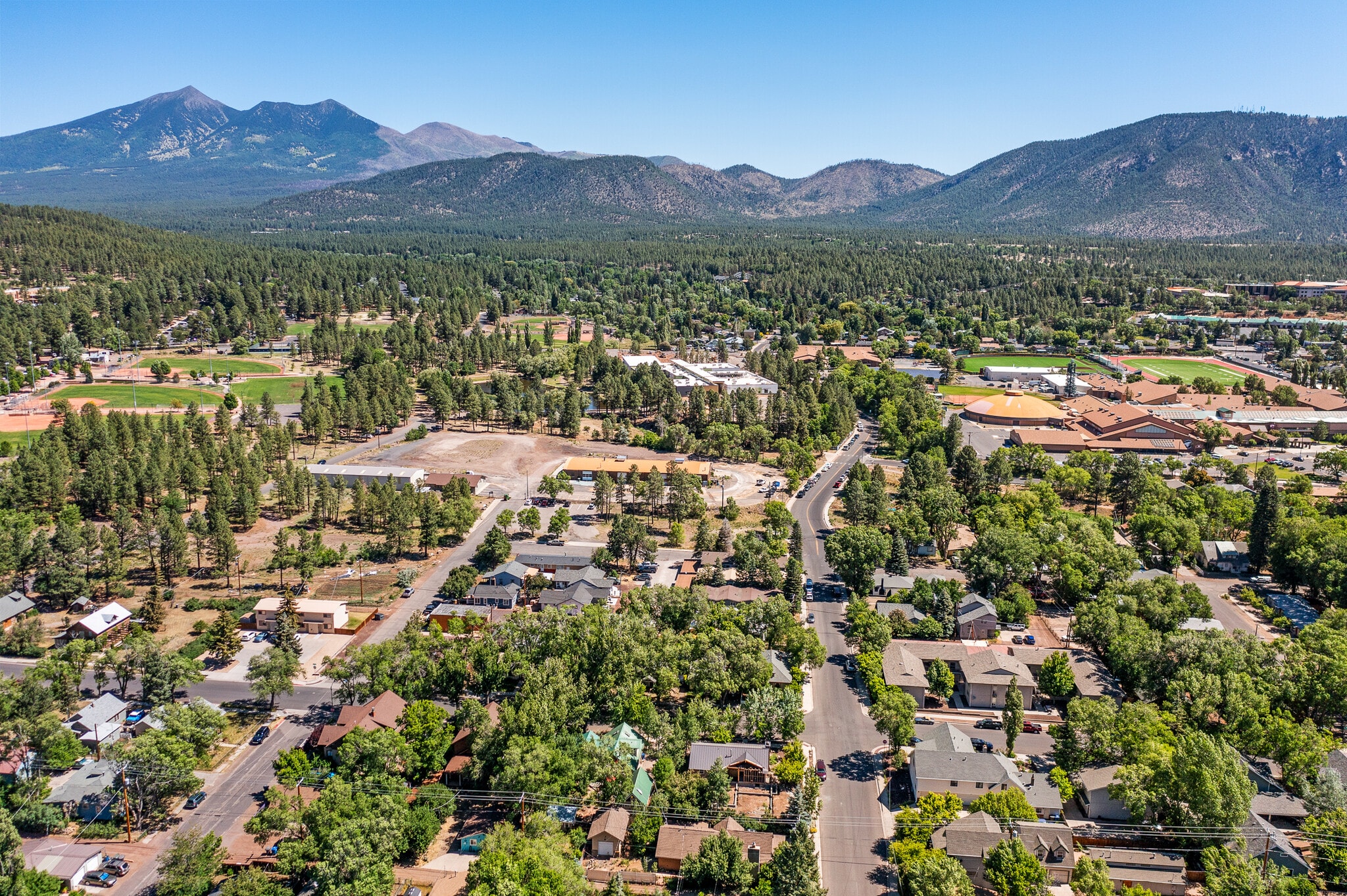 Bonito - Dale Apartments portfolio of 2 properties for sale on LoopNet.com Building Photo- Image 1 of 31