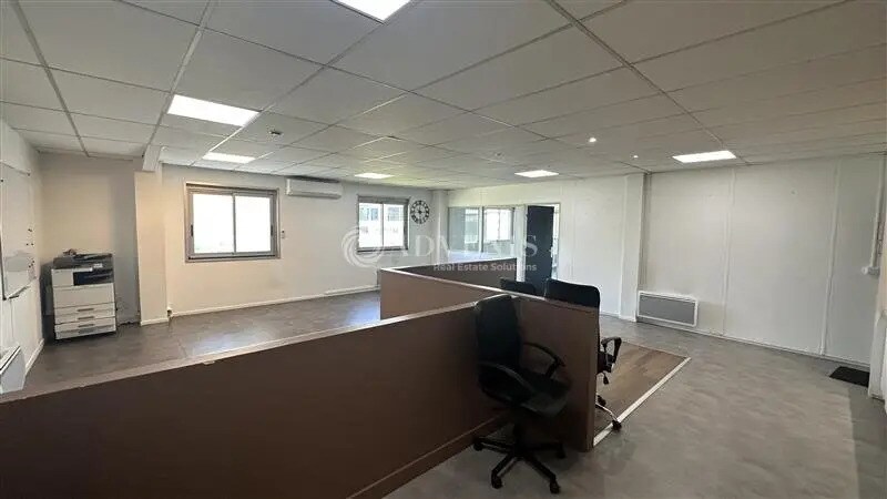 Office in Neuilly-Plaisance for lease - Interior Photo - Image 2 of 8