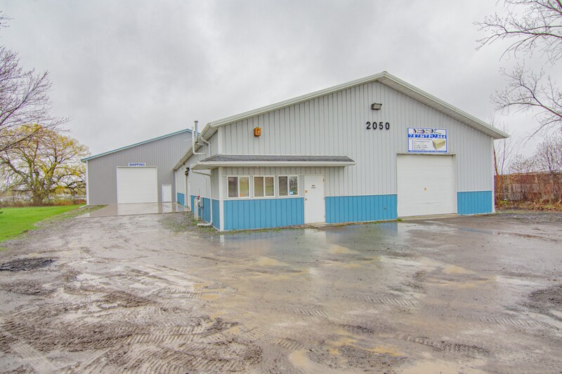 2050 Lockport Rd, Wheatfield Township, NY for sale - Building Photo - Image 1 of 1
