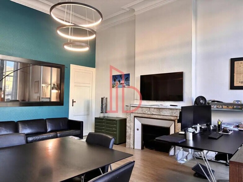 Office in Bordeaux for lease - Interior Photo - Image 1 of 7