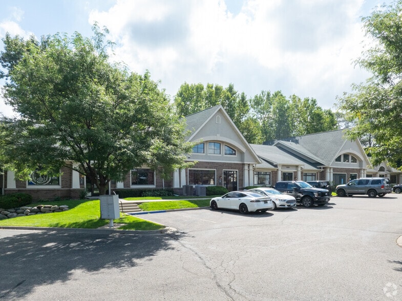 11979 Cr-11, Burnsville, MN for sale - Primary Photo - Image 1 of 66