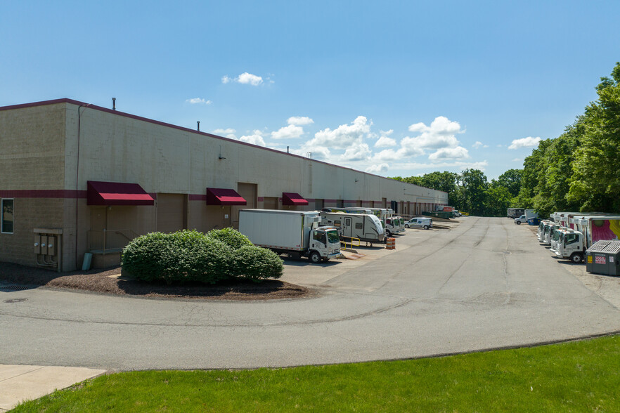 230 Executive Dr, Cranberry, PA for lease - Building Photo - Image 2 of 9