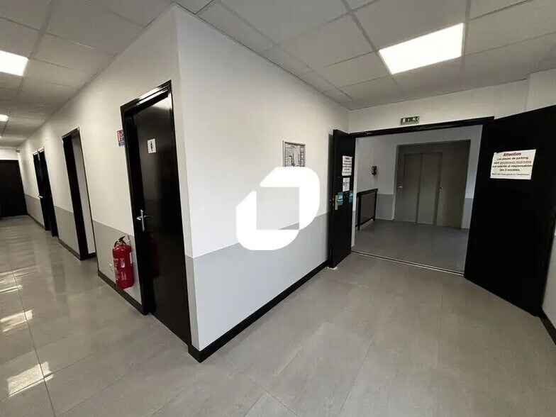 Office in Brétigny-sur-Orge for lease - Interior Photo - Image 2 of 10