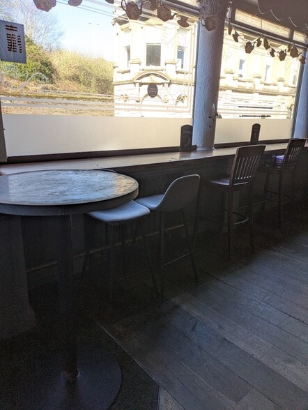 24 West George St, Kilmarnock for lease - Building Photo - Image 2 of 10