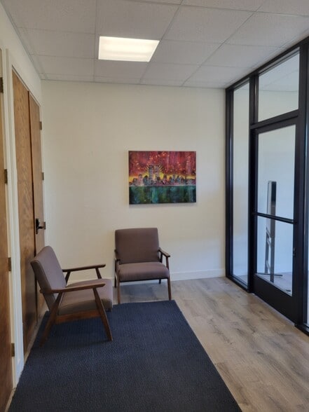 6590 Alhambra Ave, Pleasant Hill, CA for lease - Lobby - Image 3 of 8