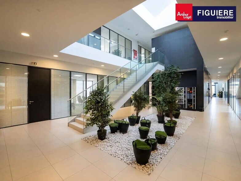 545 Rue Henri Delaunay, Aix-en-Provence for sale - Interior Photo - Image 3 of 9