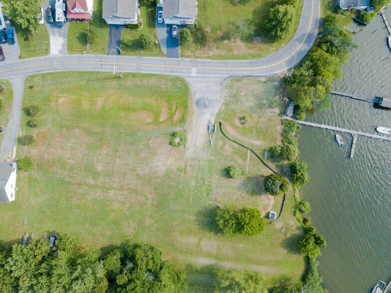 6054 Drum Point Rd, Deale, MD 20751