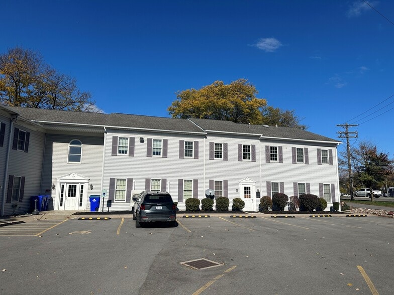 151 W Genesee St, Lockport, NY for lease - Building Photo - Image 1 of 33