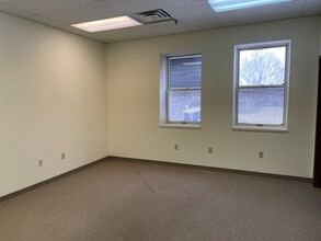 400 Ann St NW, Grand Rapids, MI for lease Interior Photo- Image 2 of 4