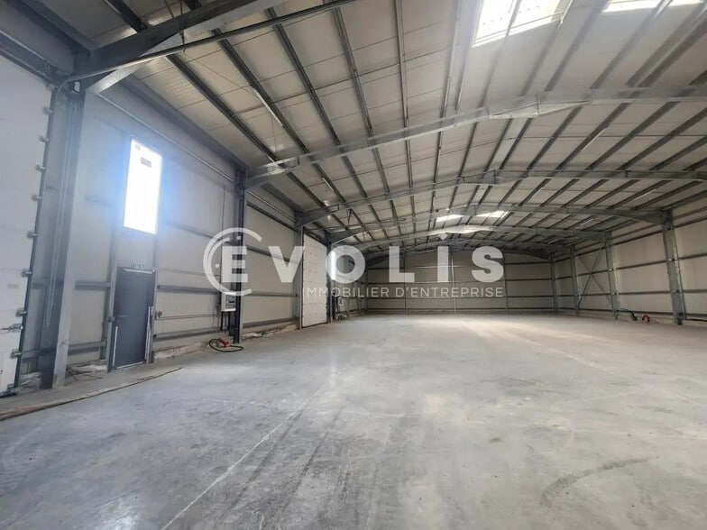 Flex in La Côte-Saint-André for lease - Interior Photo - Image 3 of 13