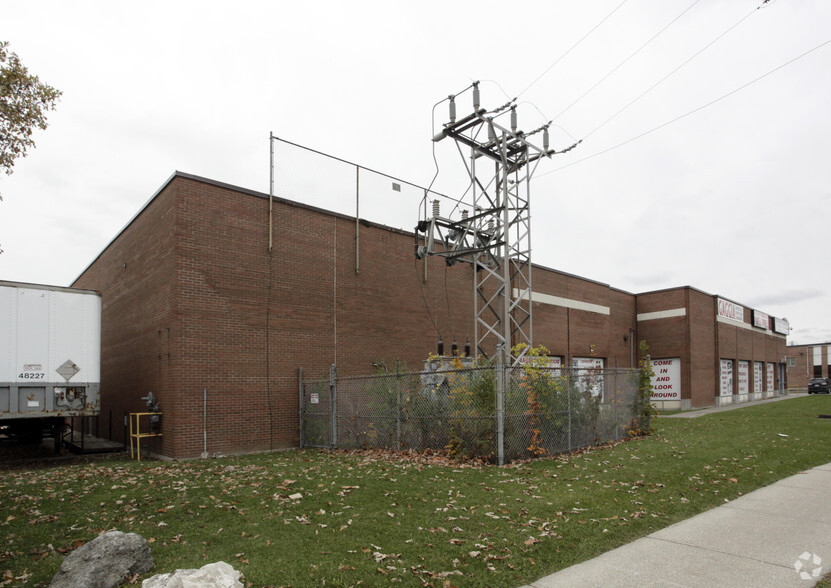 370 Norfinch Dr, Toronto, ON for lease - Building Photo - Image 2 of 2