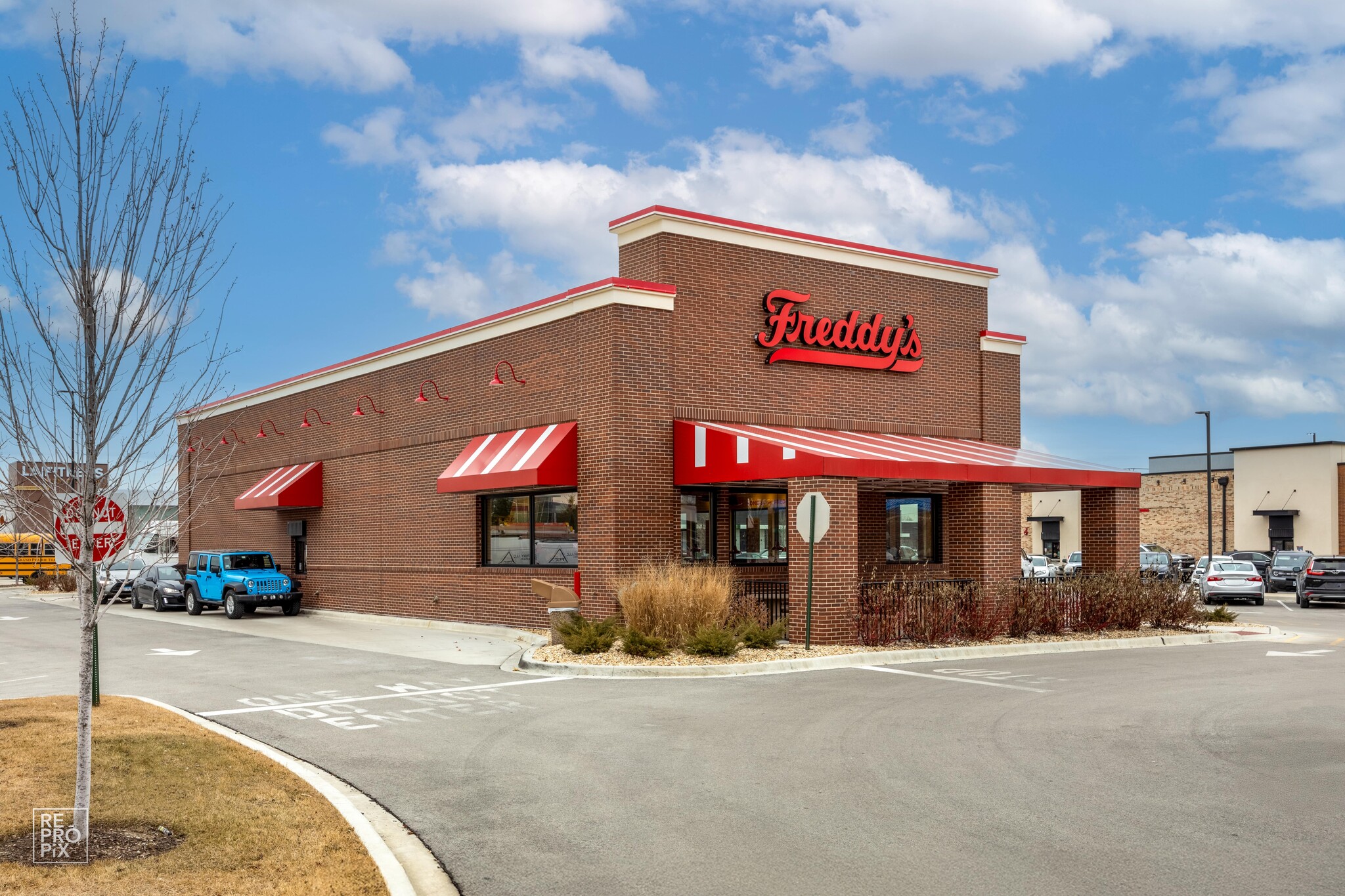 80 63rd Street, Westmont, IL for lease Primary Photo- Image 1 of 9