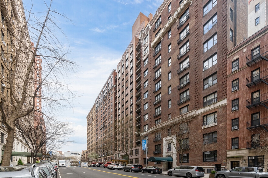 130 W 79th St, New York, NY for lease - Building Photo - Image 2 of 9