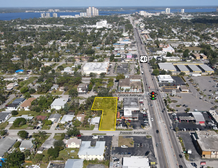 1950 Grace Ave, Fort Myers, FL for sale - Aerial - Image 1 of 1