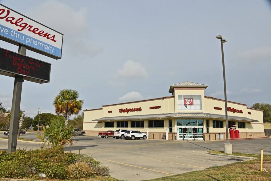 1055 E Main St, Alice, TX for sale - Primary Photo - Image 1 of 1