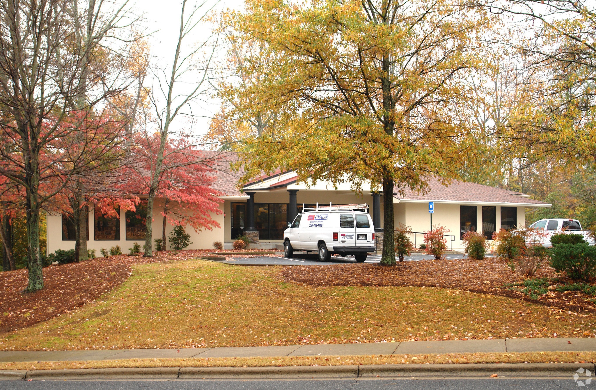 705 Hembree Pl, Roswell, GA for sale Primary Photo- Image 1 of 1