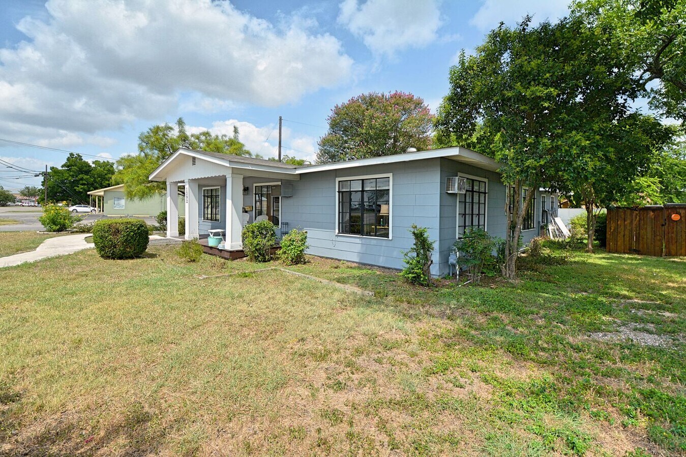 1392 W Coll St, New Braunfels, TX 78130