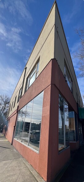 4218-4246 NE Sandy Blvd, Portland, OR for lease - Building Photo - Image 1 of 6