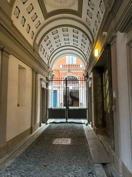 Office in Toulouse for lease - Lobby - Image 3 of 7