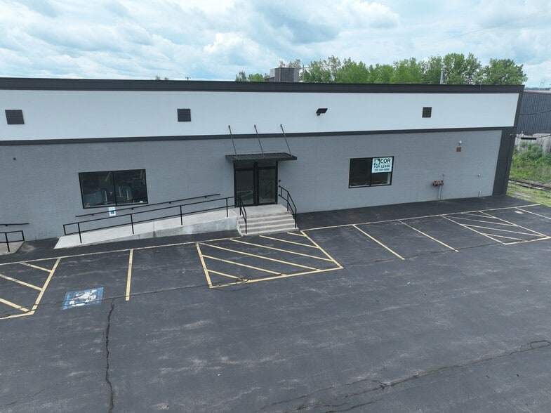6804 Manlius Center Rd, East Syracuse, NY for lease - Building Photo - Image 3 of 7