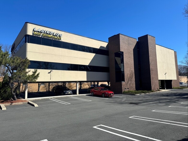 351 Evelyn St, Paramus, NJ for sale - Building Photo - Image 1 of 1