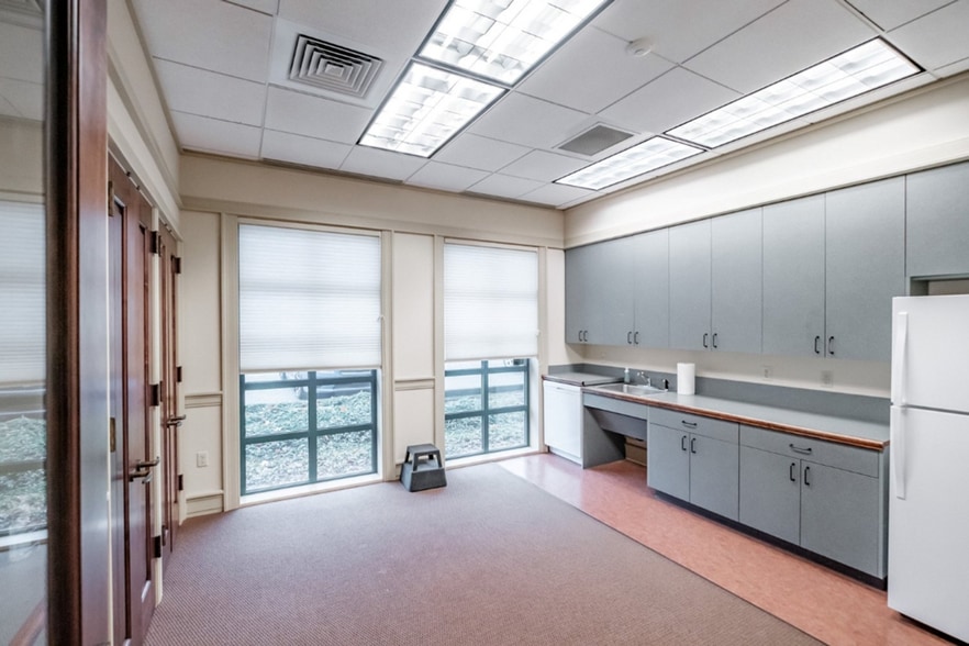 1393 Clay St SE, Albany, OR for lease - Building Photo - Image 3 of 11