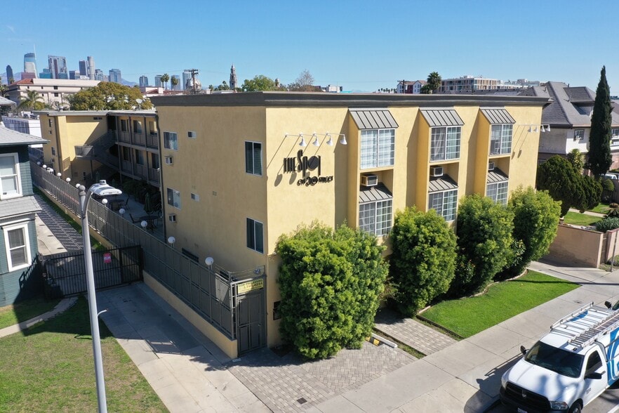 721 W 30th St, Los Angeles, CA for sale - Building Photo - Image 2 of 16