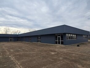 724 Airways Blvd, Jackson, TN for lease Building Photo- Image 2 of 5