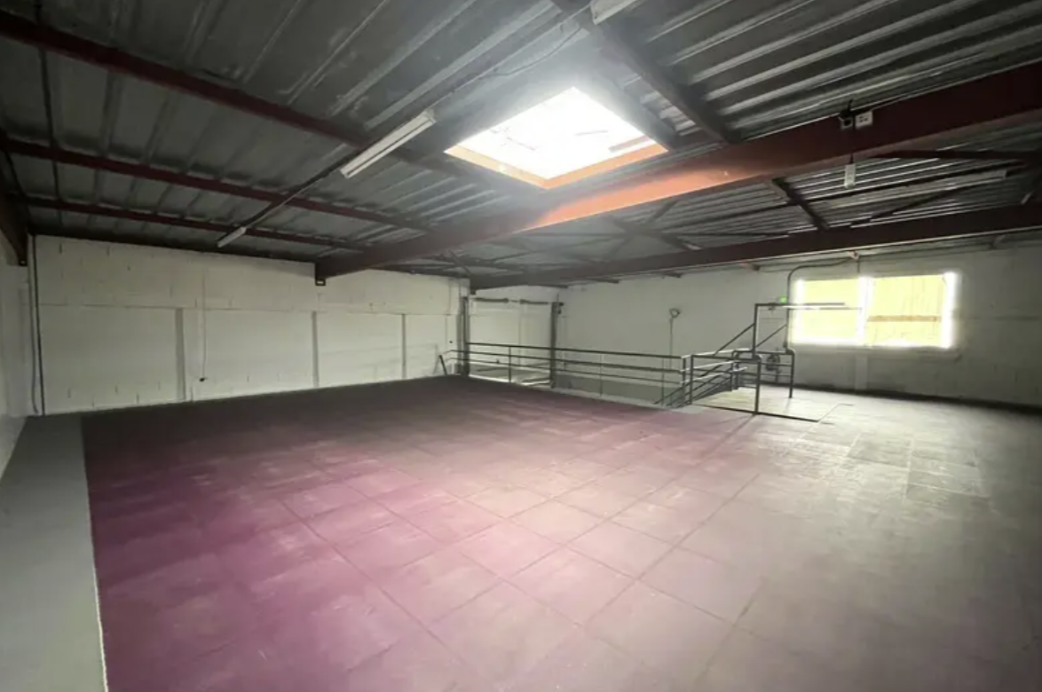 Flex in Vendargues for lease Interior Photo- Image 1 of 7