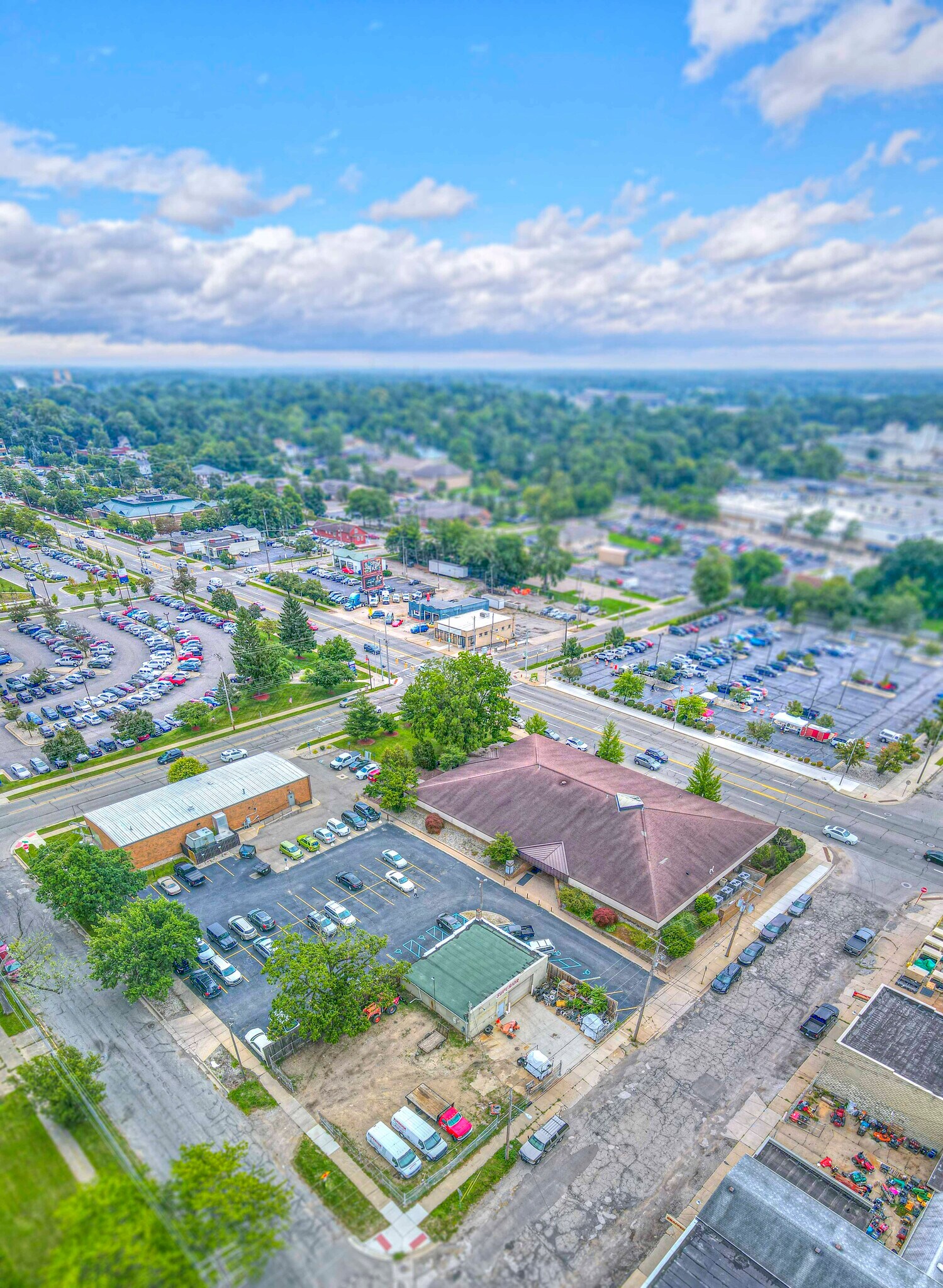 900 E Michigan Ave, Jackson, MI for sale Primary Photo- Image 1 of 37