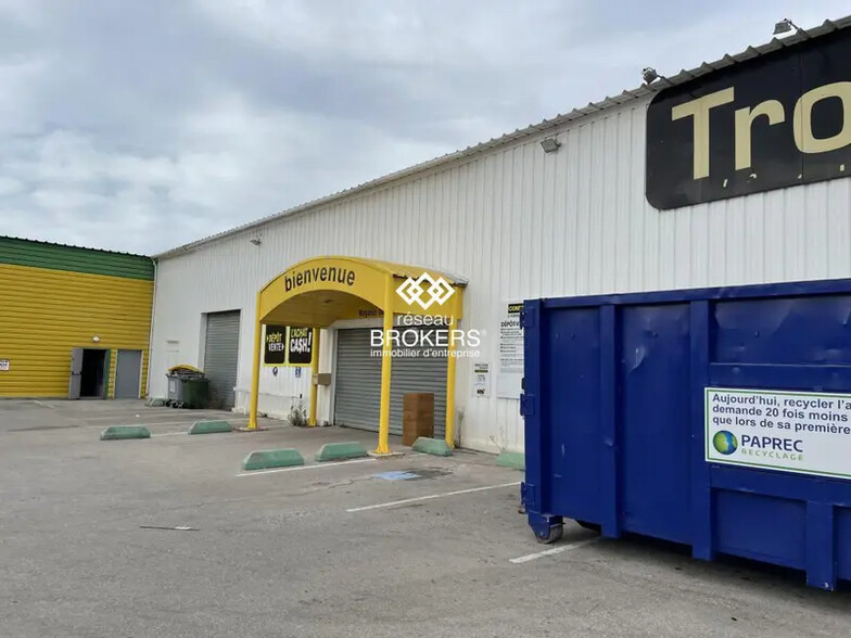 Retail in Marignane for sale - Building Photo - Image 2 of 5