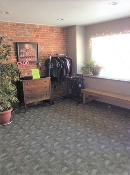 315 N Main St, Burlington, IA for sale - Lobby - Image 2 of 16