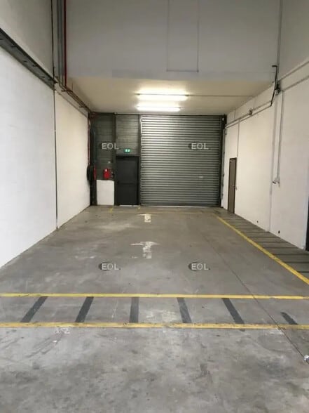 Flex in Aubervilliers for lease - Interior Photo - Image 3 of 6