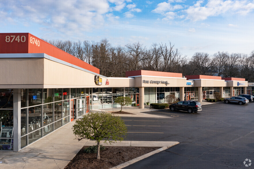 8740 Montgomery Rd, Cincinnati, OH for lease - Primary Photo - Image 1 of 4