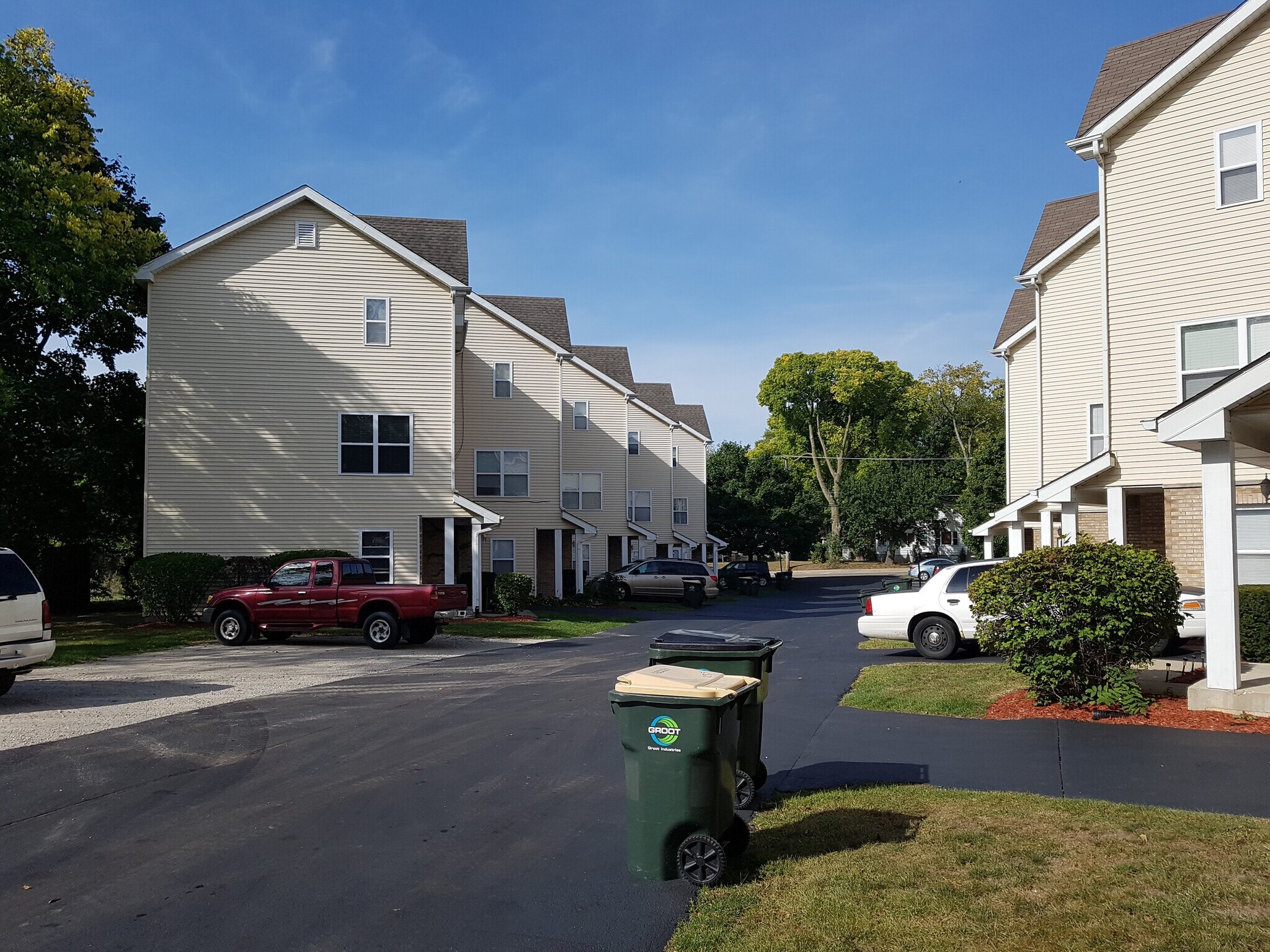 10 Existing Townhomes & 3 Acre Land Site Antioch, IL for Sale