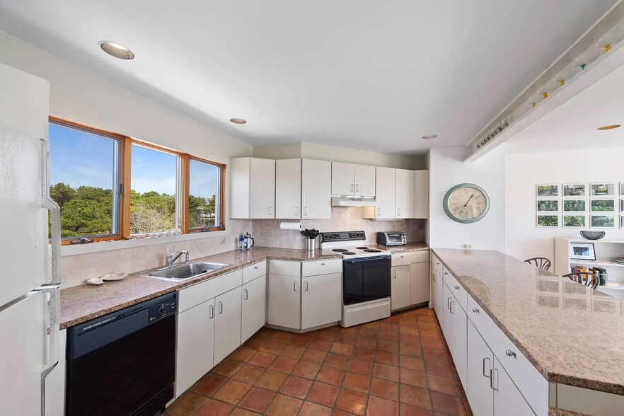 54 Sandcastle ln, Amagansett, NY for sale - Building Photo - Image 3 of 12