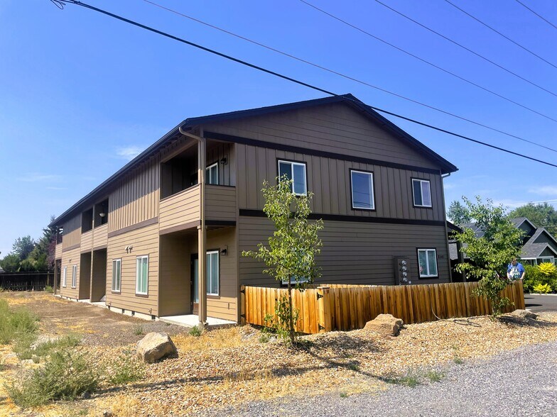 2141 SW 19th St, Redmond, OR 97756 Multifamily for Sale