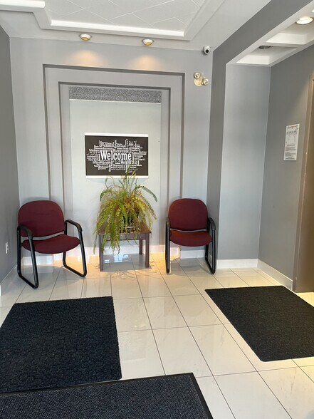 422 6th St, New Westminster, BC for lease - Building Photo - Image 2 of 11