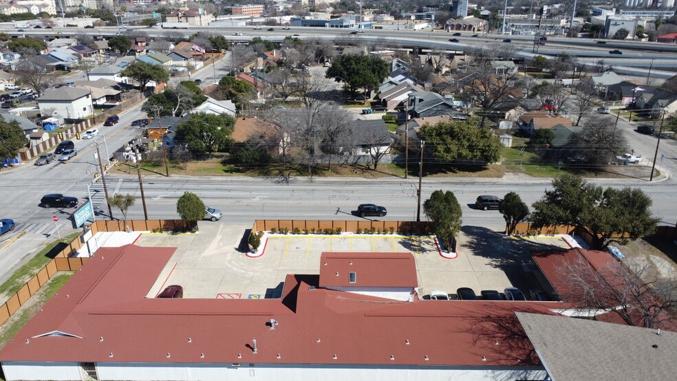 909 S Frio St, San Antonio, TX for lease - Building Photo - Image 3 of 21