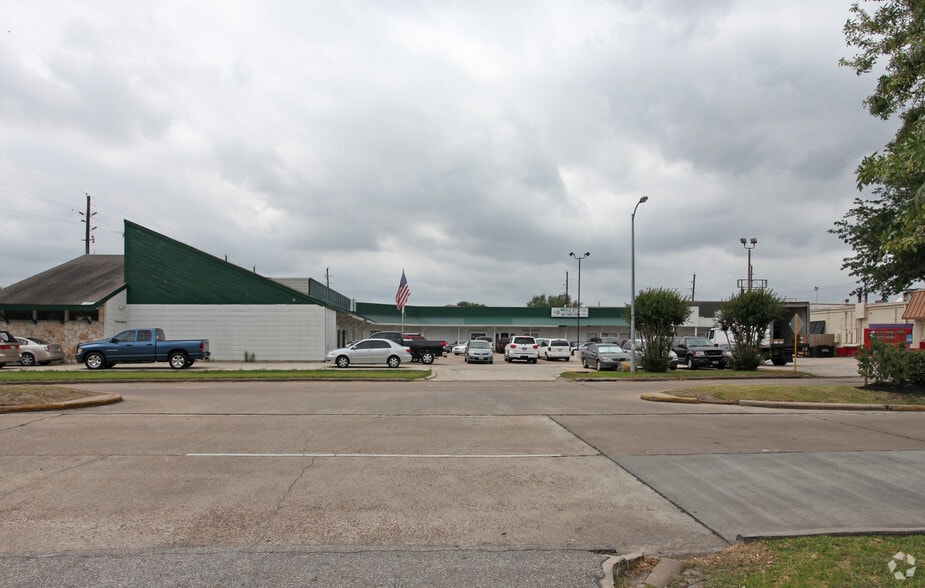 11202 Huffmeister Rd, Houston, TX for lease - Primary Photo - Image 2 of 2