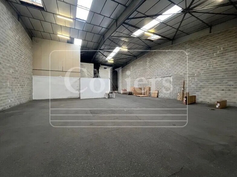 Office in Marseille for lease - Building Photo - Image 1 of 7